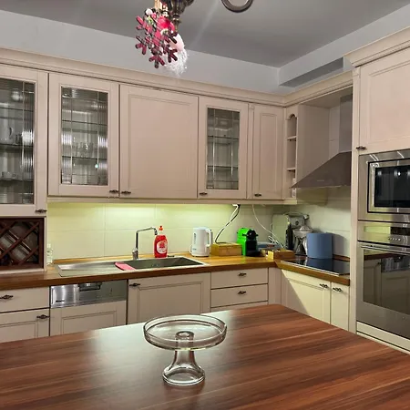 Lana Riverside Τίρανα