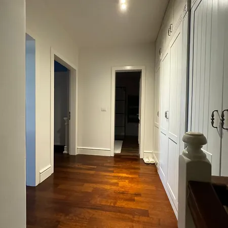 Lana Riverside Тирана